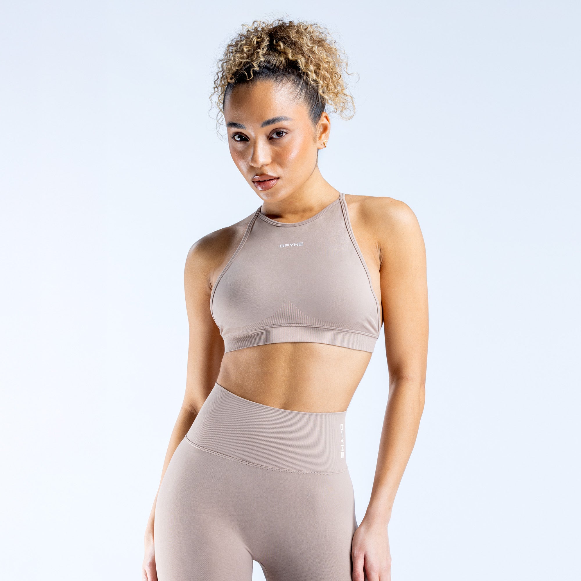 DFYNE Dynamic High Neck Backless Sports BH Dame Beige | MZ5906732