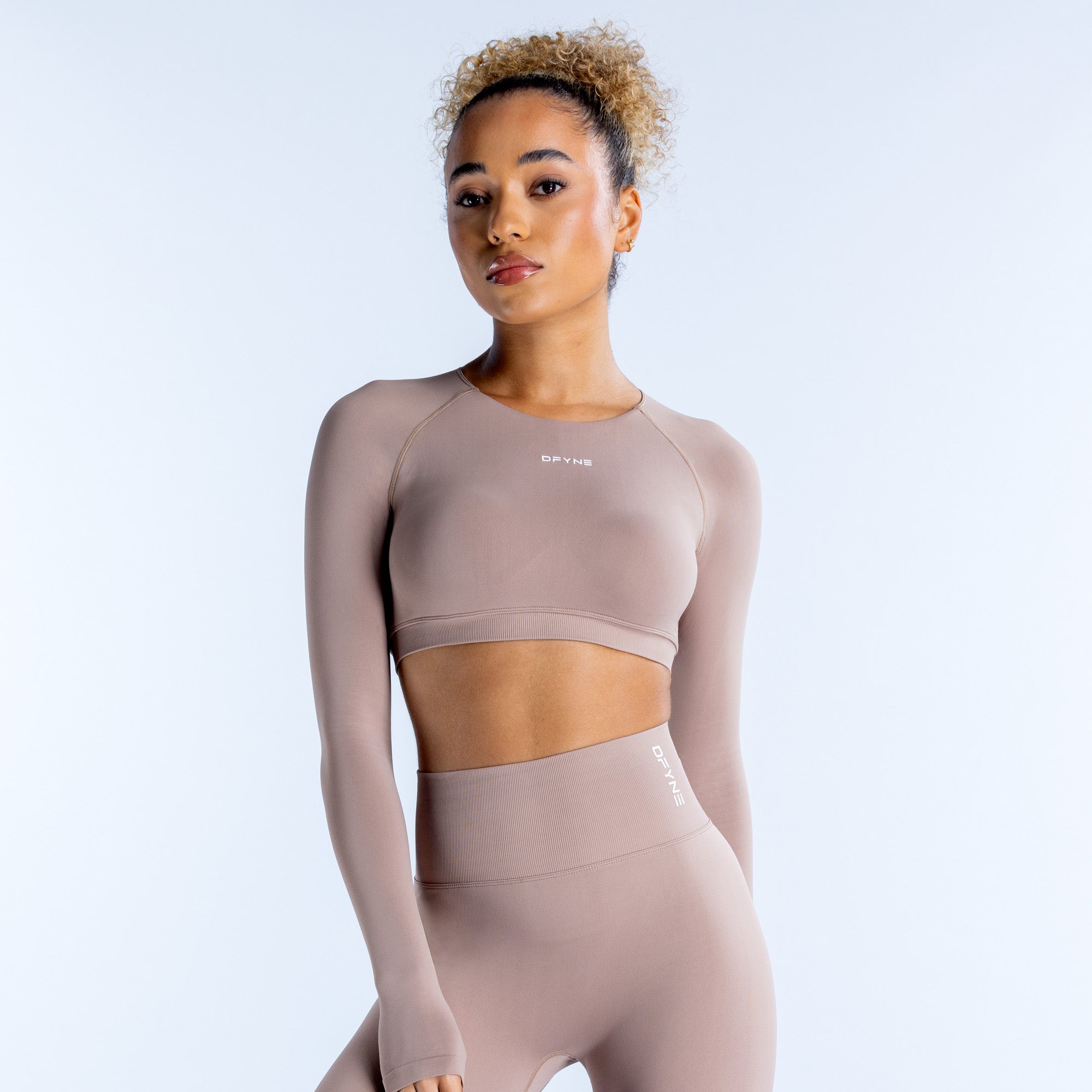 DFYNE Dynamic Long Sleeve Crop Top Dame Beige | IR7036148