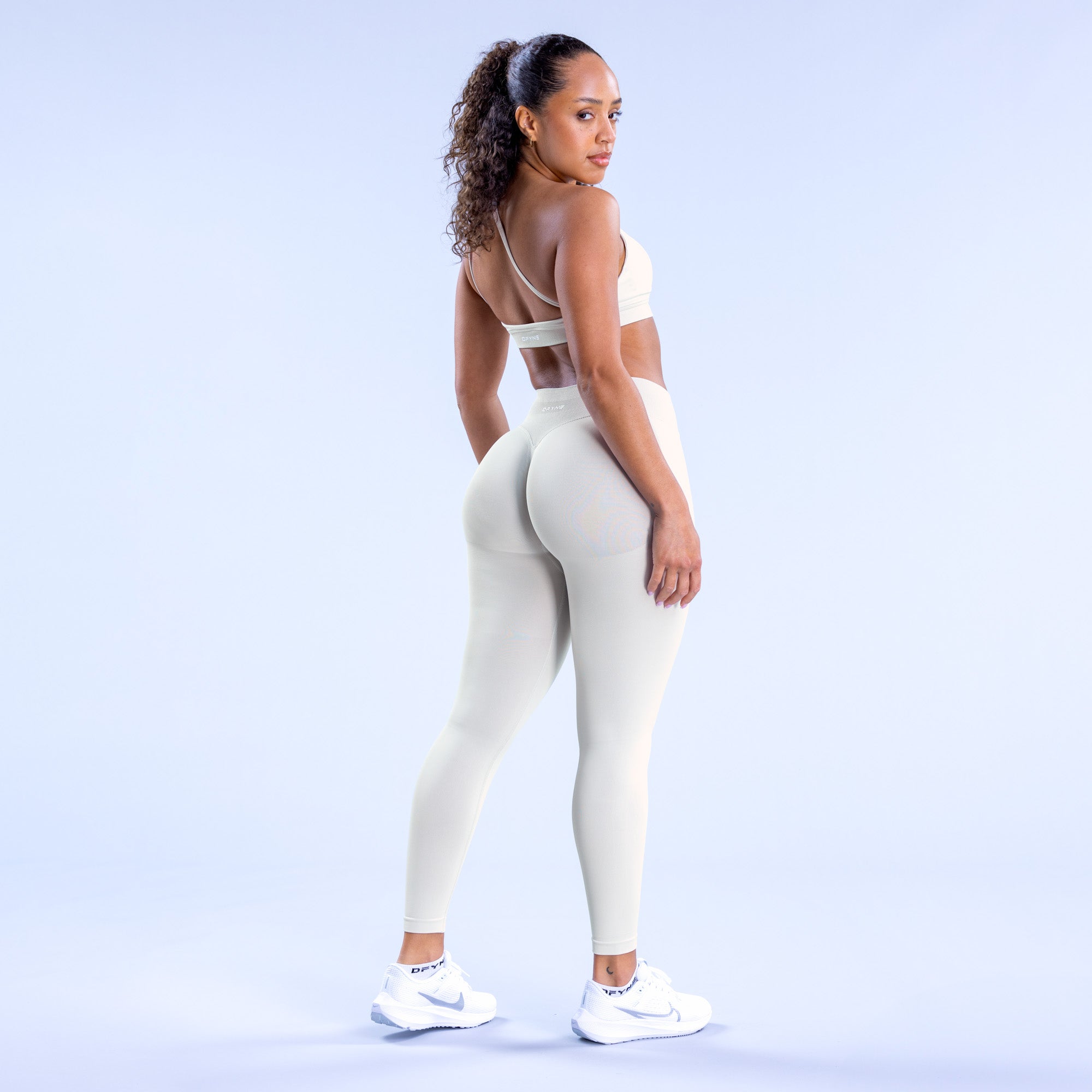 DFYNE Impact Asymmetric Sports BH Dame Hvide | AF7089356
