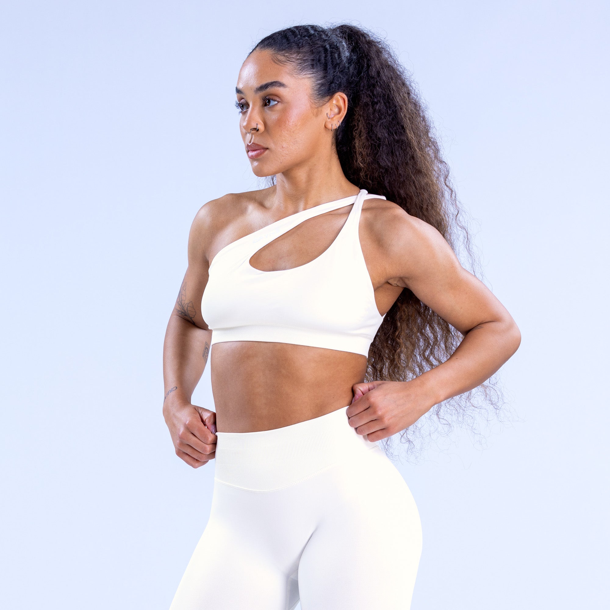 DFYNE Impact Asymmetric Sports BH Dame Hvide | YV6910345